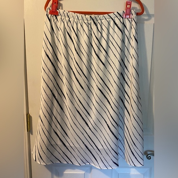 Banana Republic Dresses & Skirts - Banana Republic Midi Skirt